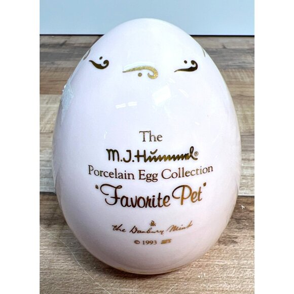 M.J. Hummel Porcelain Egg 1993 "Favorite Pet" Collectible - Picture 3 of 4